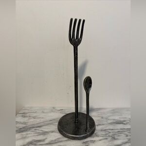 Black Metal Fork and Spoon paper
Towel Stand